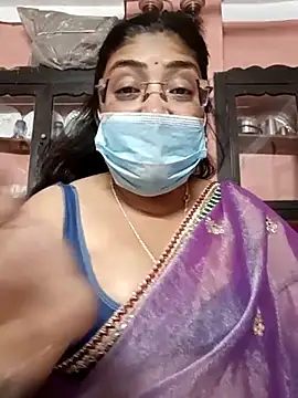 Snapshot of LAVERNIYA_ chatting on 03-01-25, 01:40 LAVERNIYA  online show from 03-01-25, 01:40