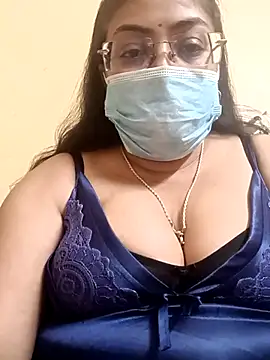 Snapshot of LAVERNIYA_ chatting on 03-06-25, 07:10 LAVERNIYA  online show from 03-06-25, 07:10