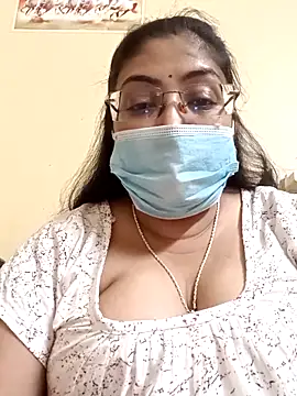 Snapshot of LAVERNIYA_ chatting on 03-07-25, 01:18 LAVERNIYA  online show from 03-07-25, 01:18