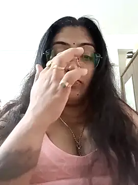 Snapshot of LAVERNIYA_ chatting on 09-12-25, 11:10 LAVERNIYA  online show from 09-12-25, 11:10