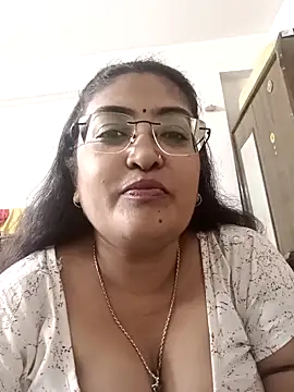 Snapshot of LAVERNIYA_ chatting on 09-21-25, 05:14 LAVERNIYA  online show from 09-21-25, 05:14
