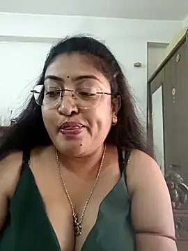 Snapshot of LAVERNIYA_ chatting on 09-25-25, 05:44 LAVERNIYA  online show from 09-25-25, 05:44