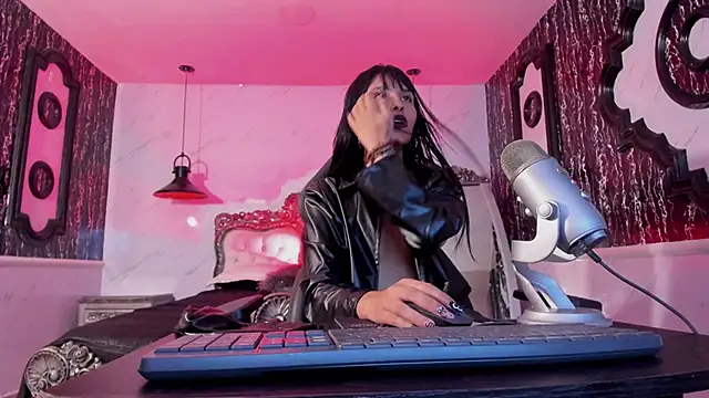 Snapshot of NAILAHARD chatting on 12-28-24, 05:25 NAILAHARD online show from 12-28-24, 05:25