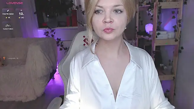 Snapshot of Brience chatting on 03-04-25, 04:49 Brience online show from 03-04-25, 04:49