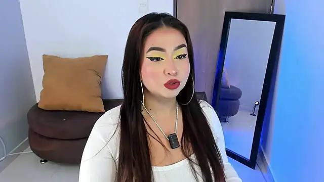 Snapshot of LiahDiaz chatting on 04-30-26, 04:13 LiahDiaz online show from 04-30-26, 04:13