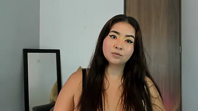 Snapshot of LiahDiaz chatting on 05-13-26, 03:20 LiahDiaz online show from 05-13-26, 03:20