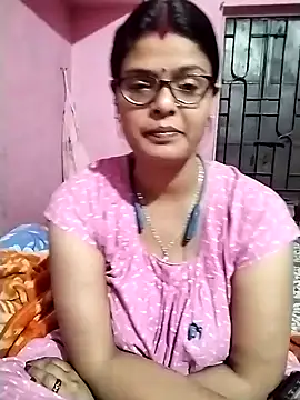 Hot Pakhi online show from 12-20-24, 04:46