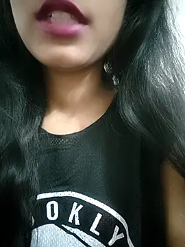 Snapshot of Hot_Goldengirl chatting on 03-10-25, 09:21 Hot Goldengirl online show from 03-10-25, 09:21