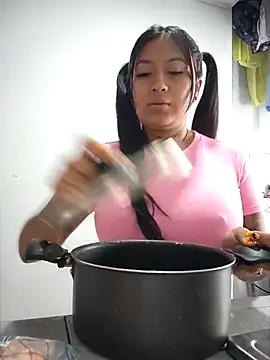 Snapshot of luisa16xxx chatting on 10-11-25, 07:23 luisa16xxx online show from 10-11-25, 07:23