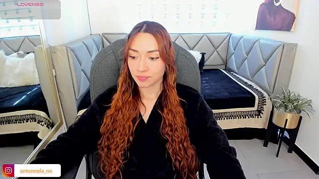 Snapshot of _Antonnela_ chatting on 05-19-26, 07:42 Antonnela online show from 05-19-26, 07:42