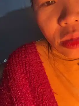 Snapshot of Laura8910 chatting on 12-14-24, 06:02 Laura8910 online show from 12-14-24, 06:02