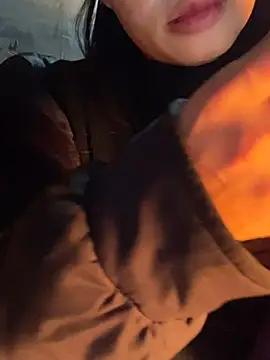 Snapshot of Laura8910 chatting on 01-21-25, 01:00 Laura8910 online show from 01-21-25, 01:00