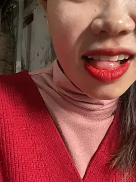 Snapshot of Laura8910 chatting on 02-25-25, 03:42 Laura8910 online show from 02-25-25, 03:42