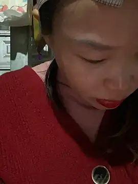 Snapshot of Laura8910 chatting on 02-25-25, 02:22 Laura8910 online show from 02-25-25, 02:22