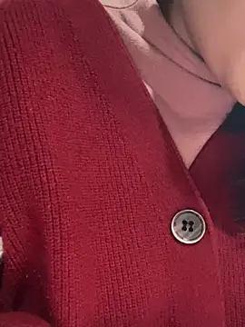 Snapshot of Laura8910 chatting on 02-26-25, 06:15 Laura8910 online show from 02-26-25, 06:15