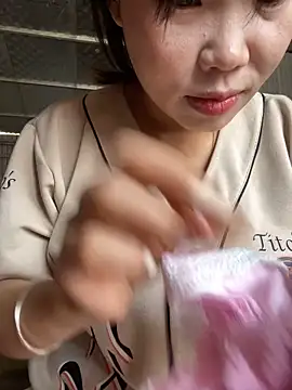 Snapshot of Laura8910 chatting on 03-04-25, 03:22 Laura8910 online show from 03-04-25, 03:22