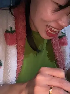 Snapshot of Laura8910 chatting on 03-16-25, 01:06 Laura8910 online show from 03-16-25, 01:06