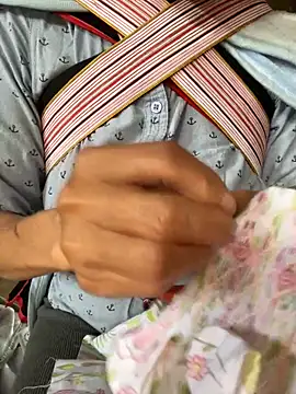 Snapshot of Laura8910 chatting on 10-28-25, 01:42 Laura8910 online show from 10-28-25, 01:42