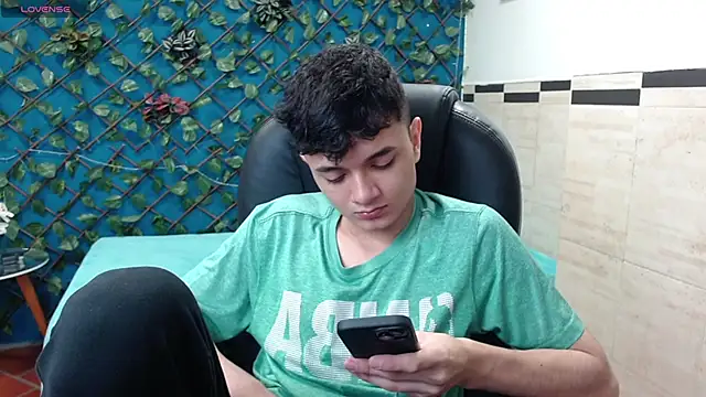 Waturox online show from 03-18-25, 06:48