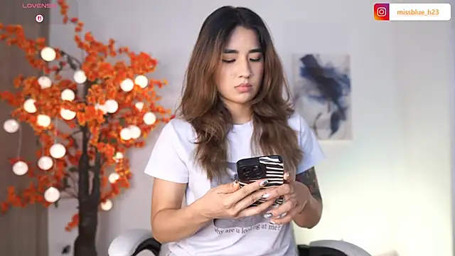 VictoriaHiill online show from 10-22-25, 05:24