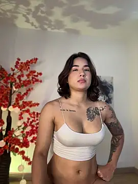 Snapshot of VictoriaHiill chatting on 04-30-26, 04:24 VictoriaHiill online show from 04-30-26, 04:24