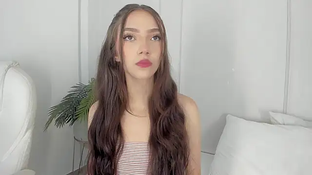 Snapshot of Mariapettit chatting on 02-13-25, 12:21 Mariapettit online show from 02-13-25, 12:21