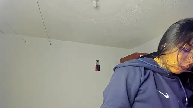 Snapshot of nicole_volkov chatting on 03-18-25, 01:10 nicole volkov online show from 03-18-25, 01:10