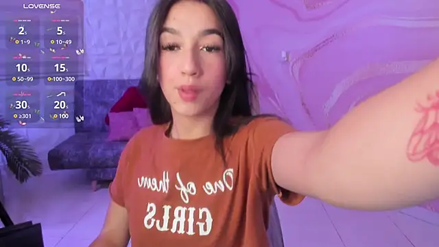 Snapshot of SaraaMills chatting on 01-07-25, 07:38 SaraaMills online show from 01-07-25, 07:38