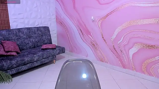 Snapshot of SaraaMills chatting on 03-13-25, 07:50 SaraaMills online show from 03-13-25, 07:50