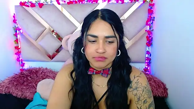 Charlotte cute18 online show from 03-21-25, 07:00