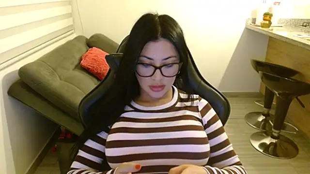 Charlotte cute18 online show from 07-18-26, 12:15