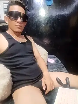 Snapshot of Ale21-345 chatting on 02-02-26, 05:06 Ale21-345 online show from 02-02-26, 05:06