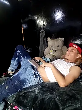 Snapshot of Ale21-345 chatting on 02-05-26, 03:33 Ale21-345 online show from 02-05-26, 03:33