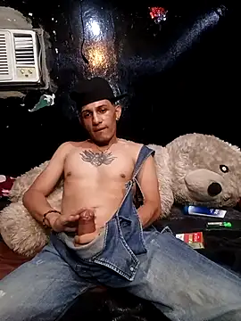 Snapshot of Ale21-345 chatting on 02-28-26, 03:40 Ale21-345 online show from 02-28-26, 03:40