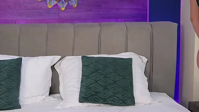 LoraDevine online show from 01-08-26, 08:33