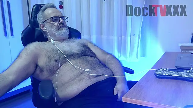 Snapshot of DockTVXXX chatting on 09-20-25, 02:34 DockTVXXX online show from 09-20-25, 02:34