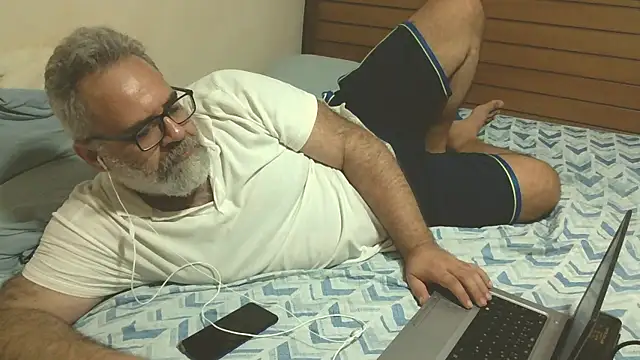 Snapshot of DockTVXXX chatting on 10-15-25, 10:26 DockTVXXX online show from 10-15-25, 10:26