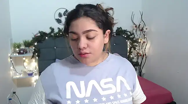Snapshot of KathyGonzalez chatting on 12-06-24, 11:54 KathyGonzalez online show from 12-06-24, 11:54