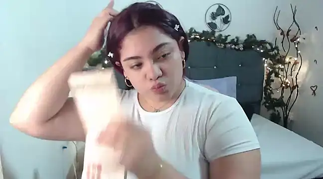 Snapshot of KathyGonzalez chatting on 12-17-24, 11:39 KathyGonzalez online show from 12-17-24, 11:39