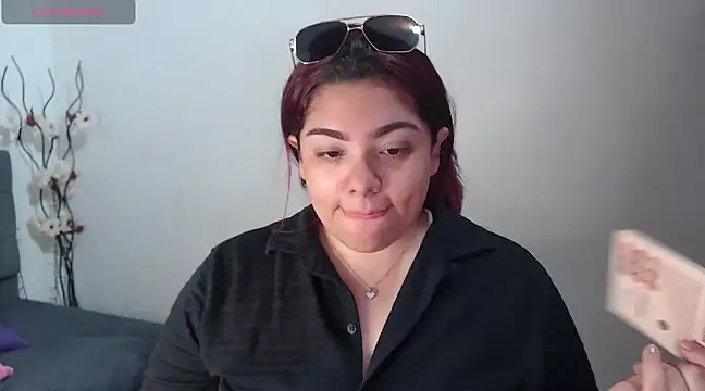 Snapshot of KathyGonzalez chatting on 02-12-25, 12:33 KathyGonzalez online show from 02-12-25, 12:33
