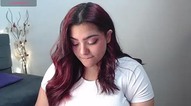 Snapshot of KathyGonzalez chatting on 02-18-25, 01:33 KathyGonzalez online show from 02-18-25, 01:33