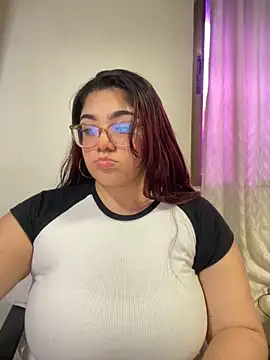 Snapshot of KathyGonzalez chatting on 09-29-25, 04:34 KathyGonzalez online show from 09-29-25, 04:34