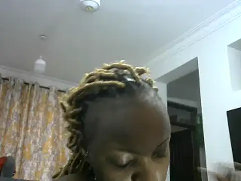 Snapshot of Sexy_lla chatting on 02-13-25, 04:00 Sexy lla online show from 02-13-25, 04:00