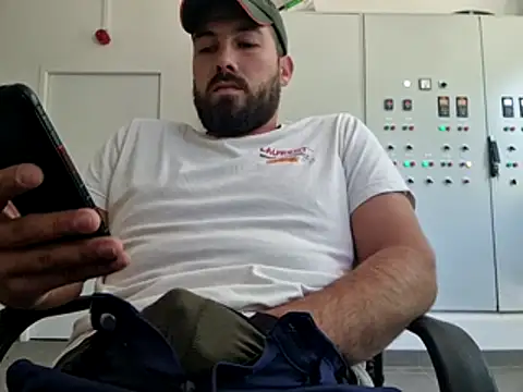 Snapshot of Leonormaldick chatting on 04-10-26, 11:04 Leonormaldick online show from 04-10-26, 11:04