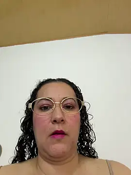 Snapshot of luisa_curli chatting on 06-12-26, 06:56 luisa curli online show from 06-12-26, 06:56