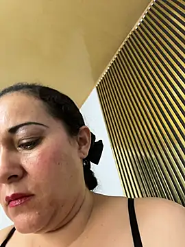 Snapshot of luisa_curli chatting on 06-29-26, 03:35 luisa curli online show from 06-29-26, 03:35
