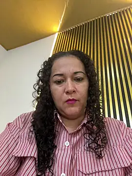 Snapshot of luisa_curli chatting on 07-12-26, 01:51 luisa curli online show from 07-12-26, 01:51