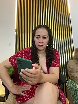 Snapshot of luisa_curli chatting on 07-25-26, 03:26 luisa curli online show from 07-25-26, 03:26