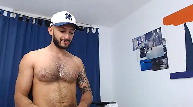 Snapshot of Sanit_Di chatting on 12-17-24, 10:22 Sanit Di online show from 12-17-24, 10:22