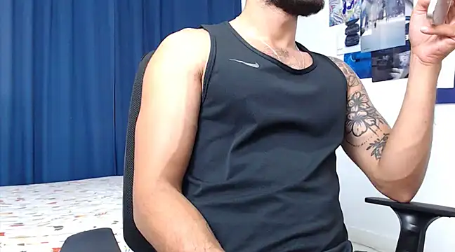 Snapshot of Sanit_Di chatting on 01-09-25, 08:22 Sanit Di online show from 01-09-25, 08:22